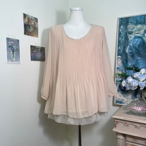 coral pleats detail dot lace trim blouse
