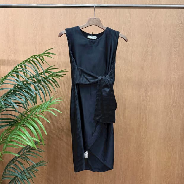 막스마라 스포트막스 슬리브리스 원피스 허리 스트랩 타이 디테일 블랙