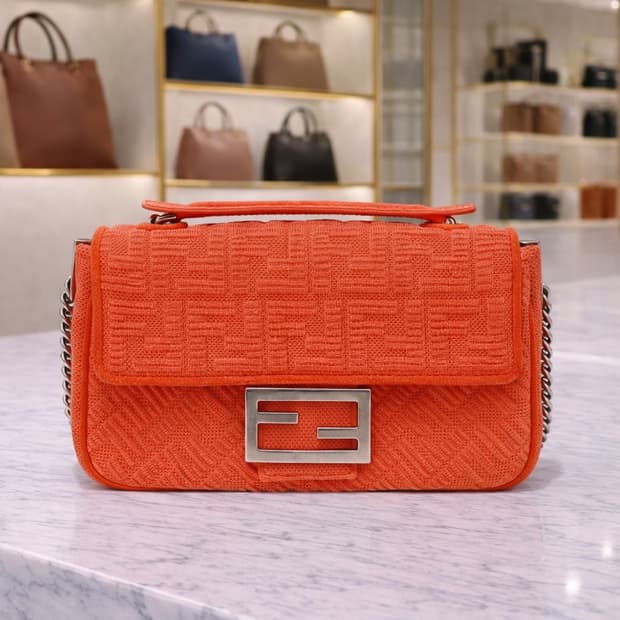 [A급] 펜디 바게트 백 미디엄 판매합니다!!!