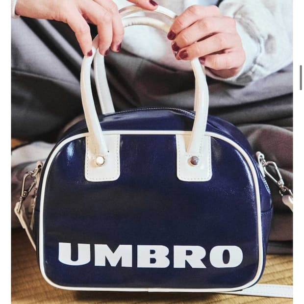 엄브로 에나멜 토트백 크로스백