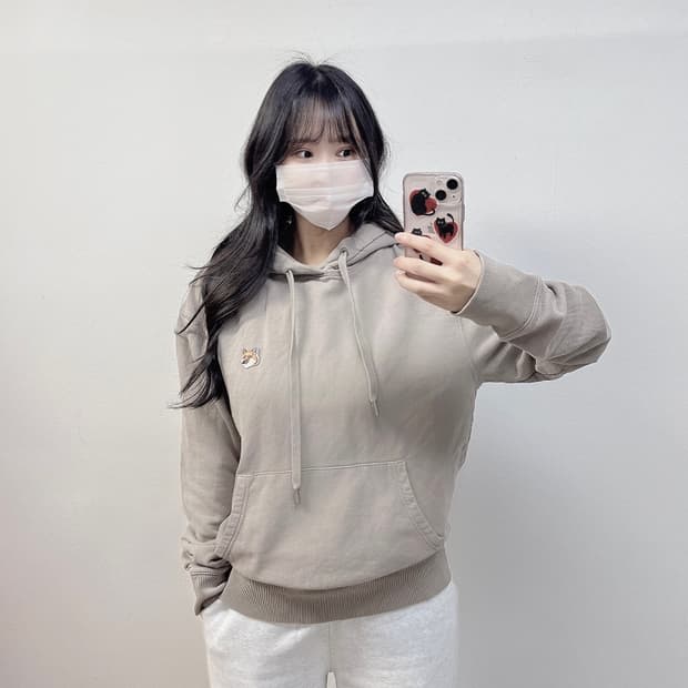 메종키츠네 폭스 헤드 패치 후드티 베이지