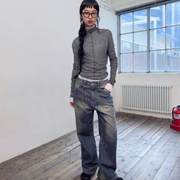 포르테나 CINCH BACK CURVED JEANS-BLUE