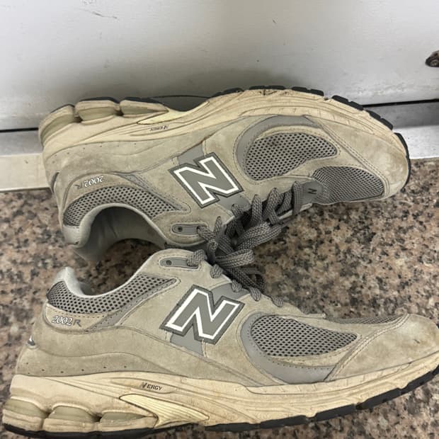뉴발란스 2002R 그레이 운동화