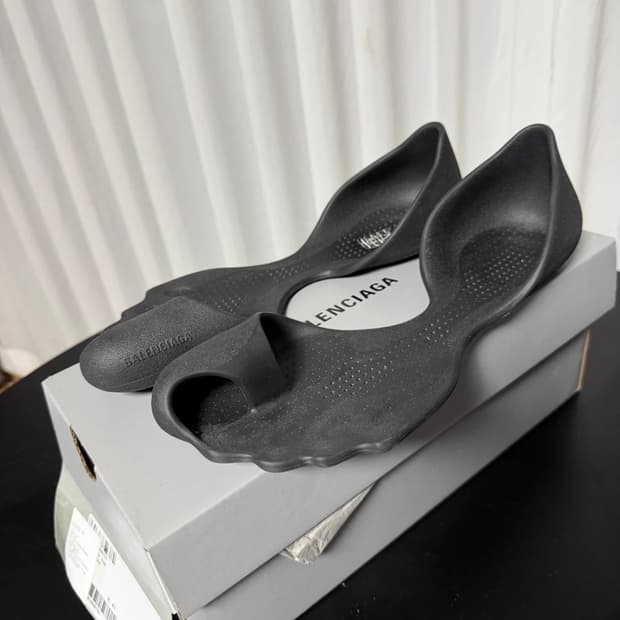 발렌시아가 제로 스니커즈 41사이즈