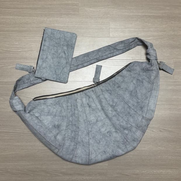 르메르 크루아상 캔버스 크레이 라지 범백