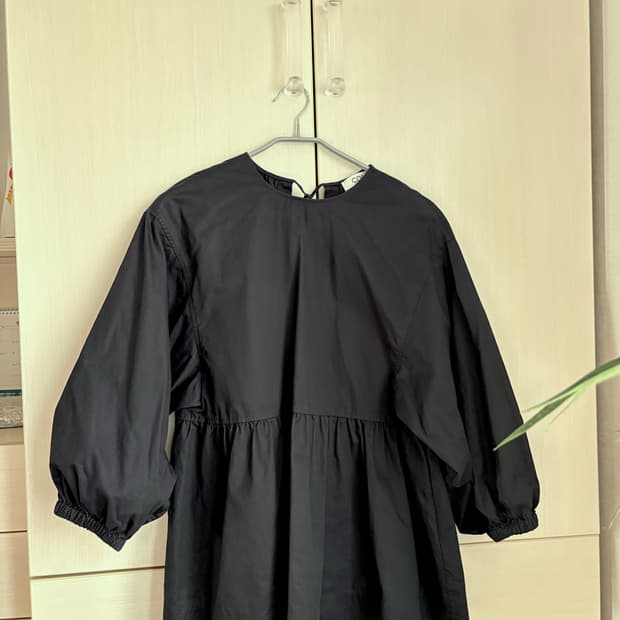 코스 퍼프 블라우스