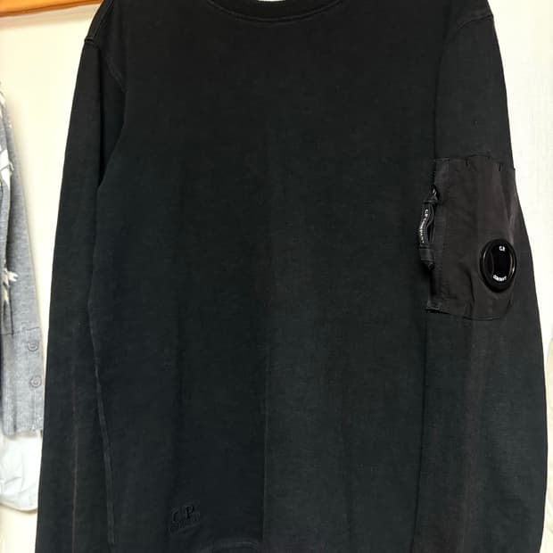 CP컴퍼니 맨투맨