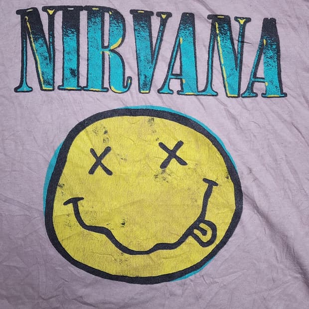 NIRVANA 스마일 로고 티셔츠