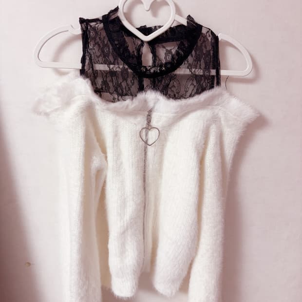 마즈 앙고라 오프숄더 니트 어깨트임