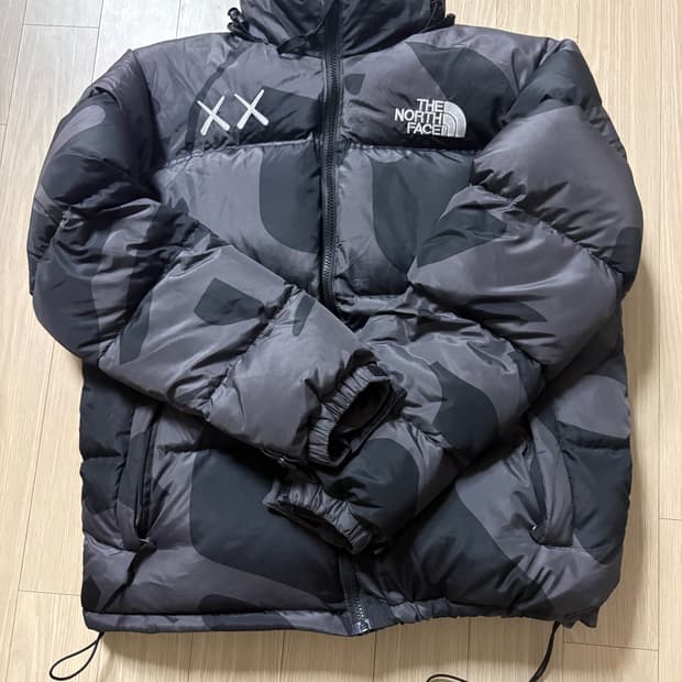 (M) 카우스x노스페이스 패딩 판매
