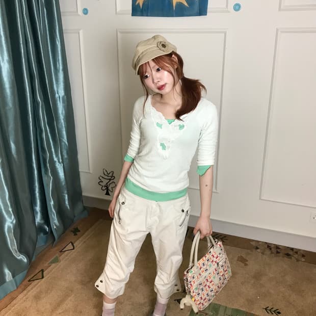 깔끔한 화이트와 상콤한 민트 조합이 퓨어하고도 페미닌한 산뜻 코디셋𖧧