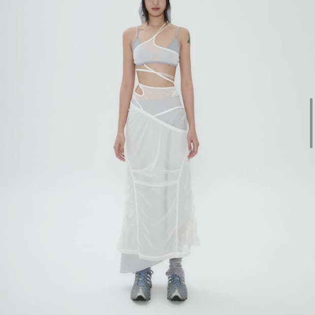 [크림_198,000_현재품절]오호스 레이어드 매쉬 스트랩 스커트 그레이