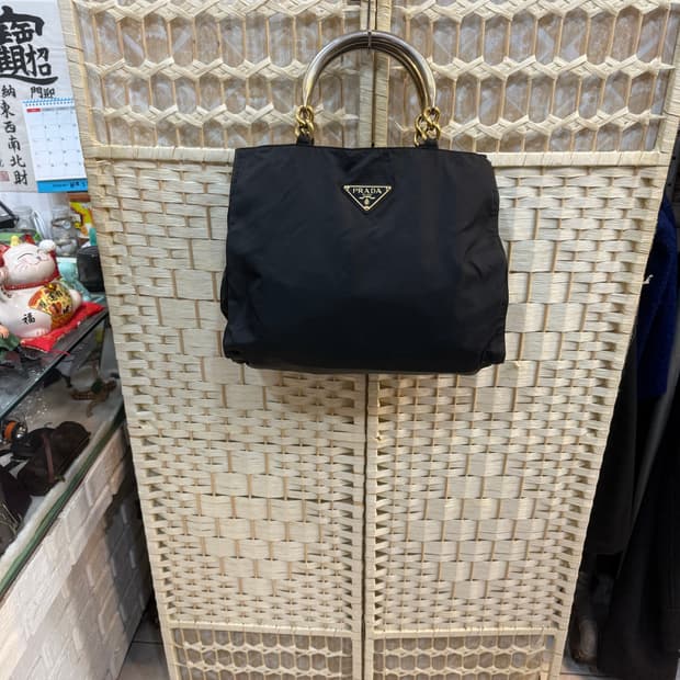 정품 프라다 나일론 테수토 메탈 토트백 팝니다
