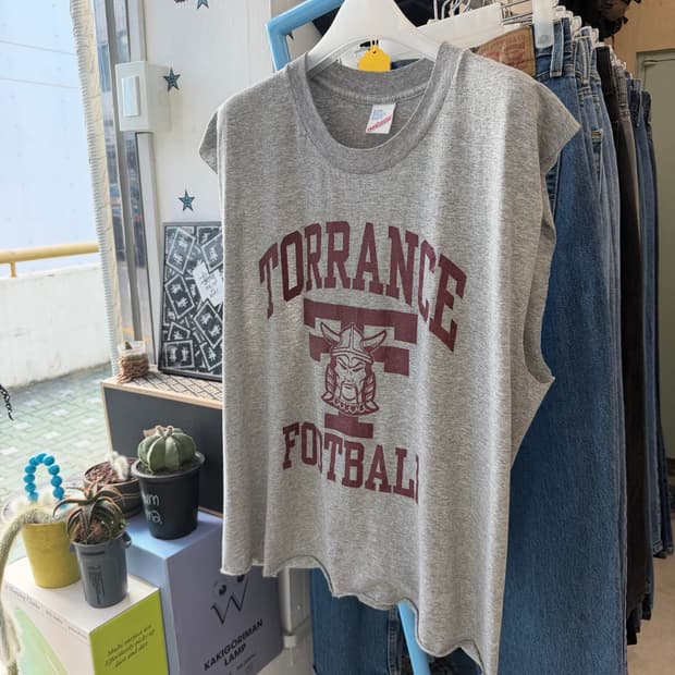 90s Torrance cutting sleeveless