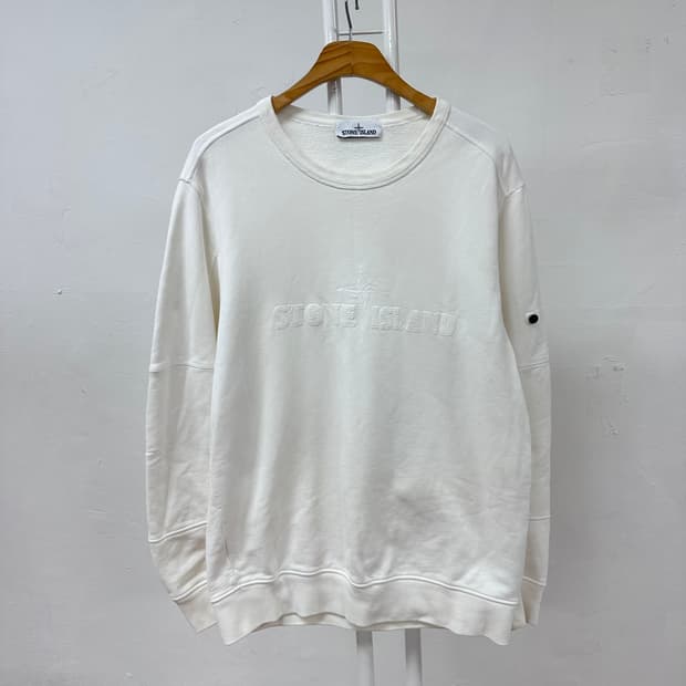 스톤아일랜드 화이트 맨투맨 티셔츠 L사이즈 / 와펜X J30