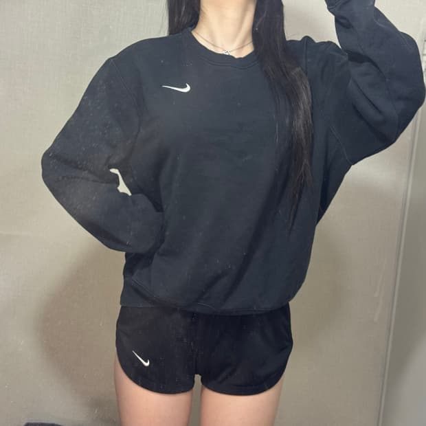 나이키 스우시 로고 맨투맨 🖤
