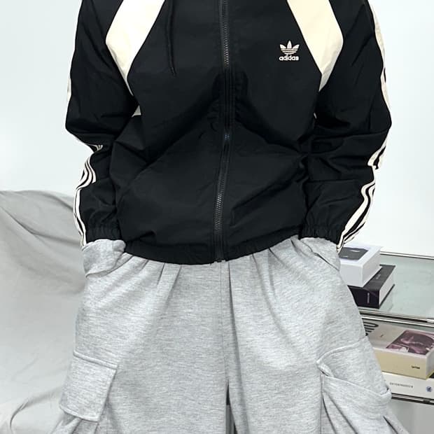 아디다스 블랙 화이트 파이어버드 후드 바람막이