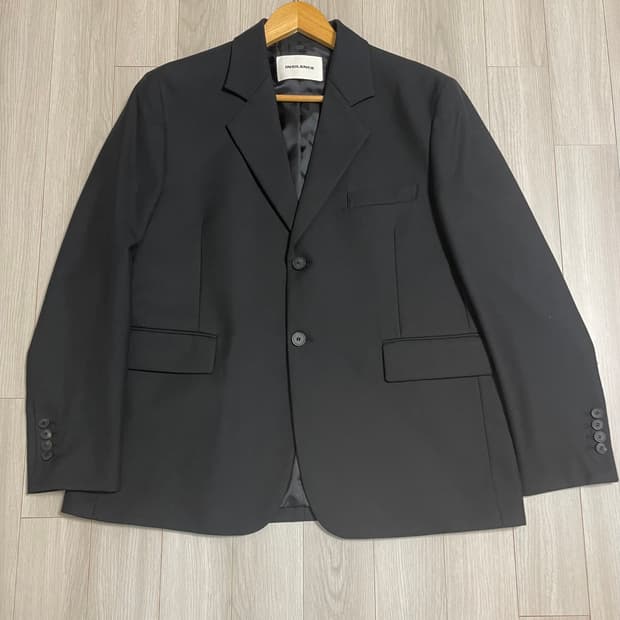 인사일런스 블레이저