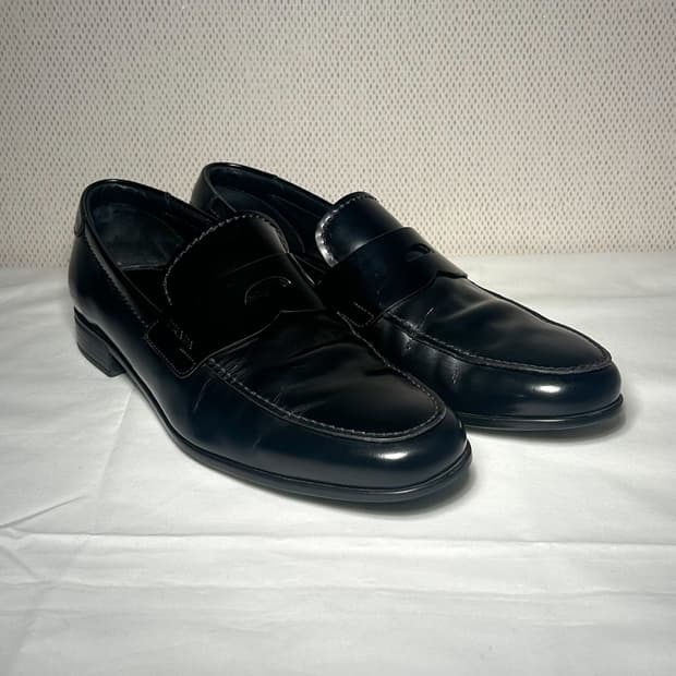 프라다 엠브로이더드 로퍼