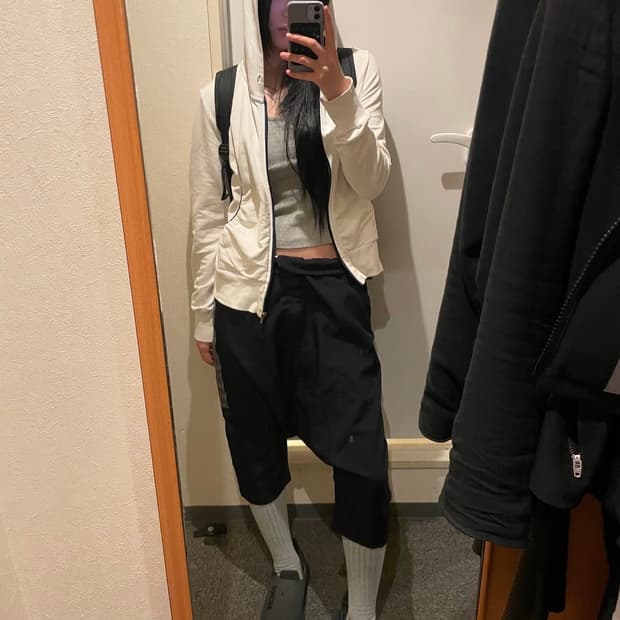 꼼데가르송 미디팬츠 xs사이즈