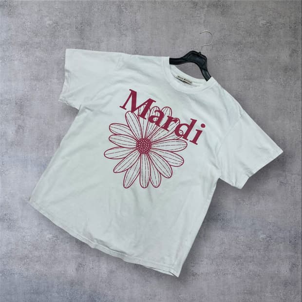 마르디 메크르디 플라워 빅로고 화이트 반팔티
