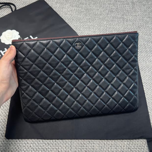 샤넬 캐비어 클러치
