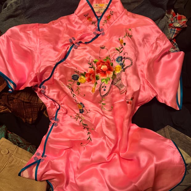 오리엔탈 치파오 자수 탑