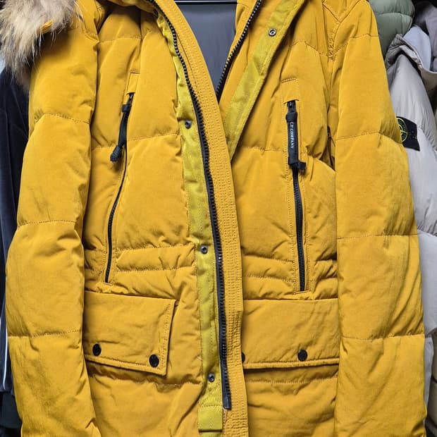 C.P. Company 남성 패딩 겨자색