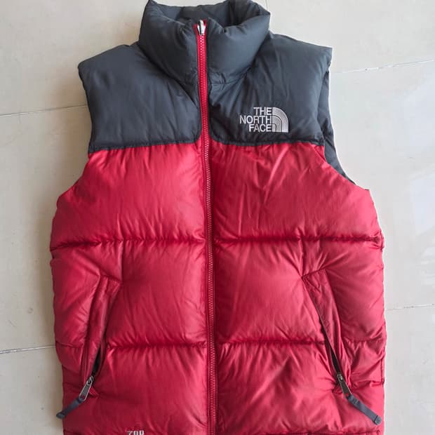 노스페이스 700 눕시 패딩 베스트입니다.