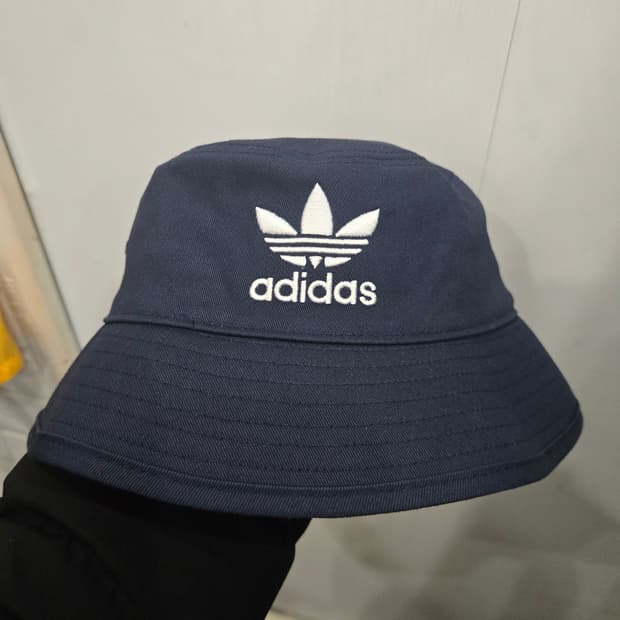 adidas 아디다스 버킷햇 모자! 모자 상태 좋아용! 깔끔한 디자인~