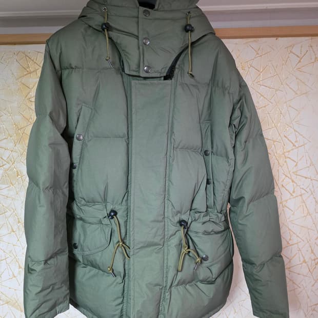 루트파인더 한라산 구스다운 패딩 그린 M 사이즈 100-105
목 뒷쪽 