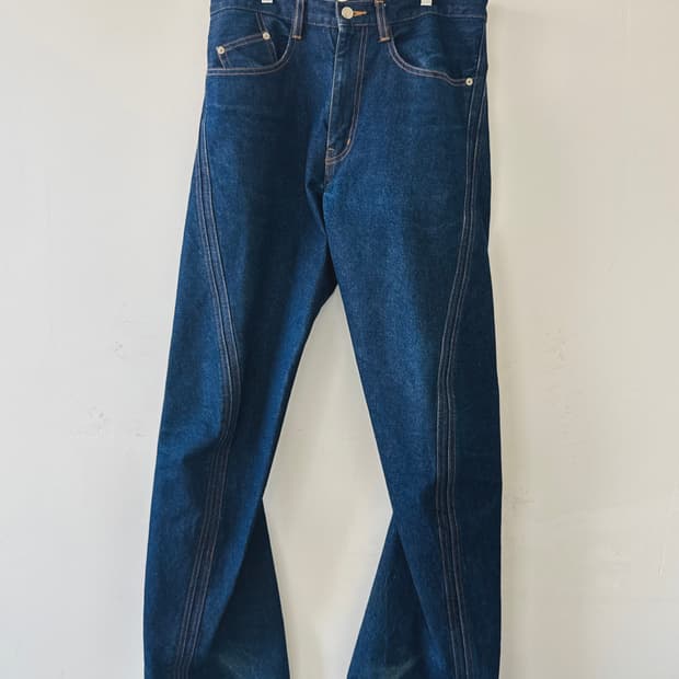 NVRFRGT 네버포겟 커브드 데님팬츠