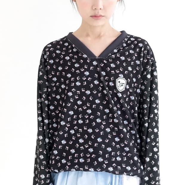 샵페어리 v neck flower terry shirts (black)
