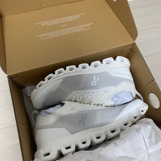 [새상품] 온러닝 Cloud 6 Versa 250사이즈
