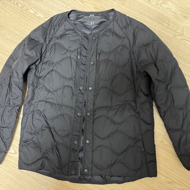 [M] 유니클로 화이트 마운틴엔지니어링 경량 패딩