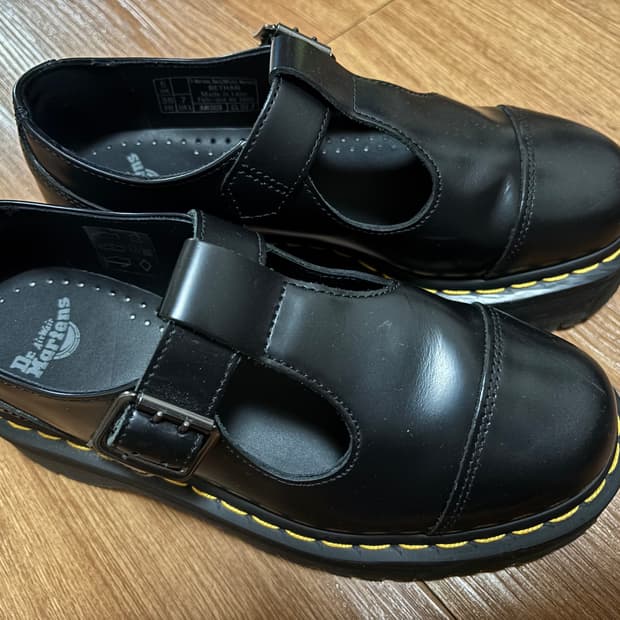 닥터마틴 베탄 메리제인 240