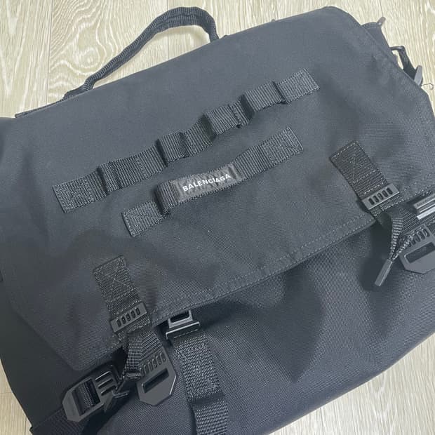 발렌시아가 아미 메신저백 라지