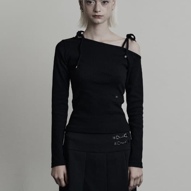 므넴 자체제작 원숄더 스트랩 탑