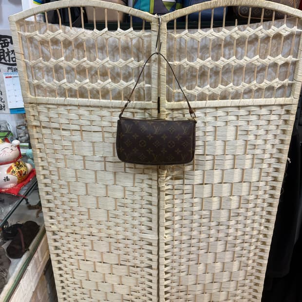 정품 루이비통 포쉐트 악세수아 팝니다