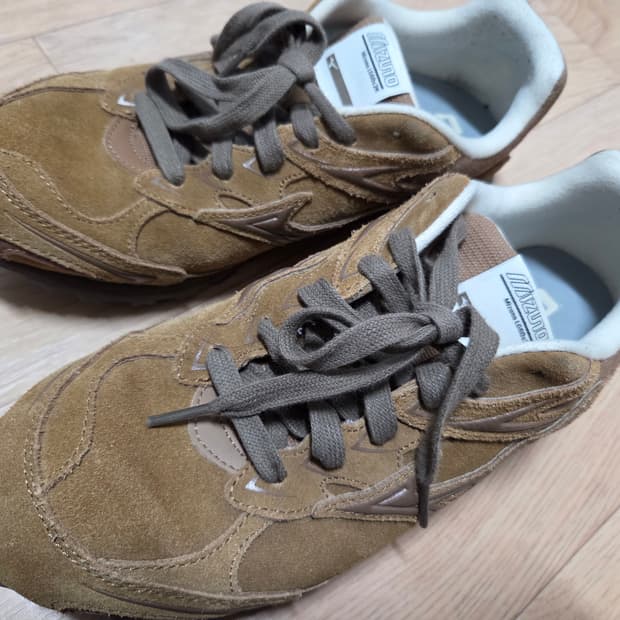 미즈노 LG 60S 2K 브라운 255 팝니다