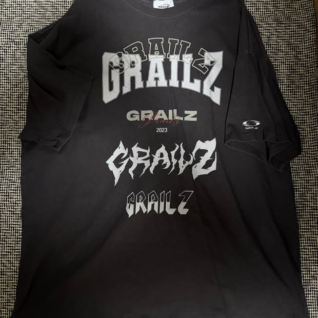 그레일즈 멀티 로고 티셔츠 차콜 size2