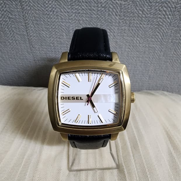 디젤 골드 프레임 손목시계 공용