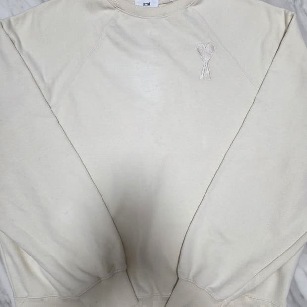 아미 빅하트 자수 맨투맨 