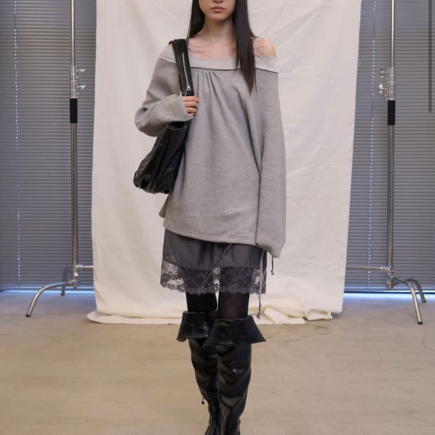 레이어드 맨투맨 피키소사이어티 오프숄더 스트링 스웻셔츠 맨투맨