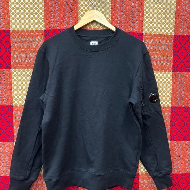 C.P. 컴퍼니 블랙 기모 맨투맨 100