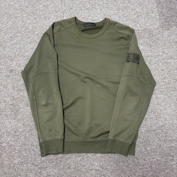 스톤아일랜드 고스트피스 카키 맨투맨