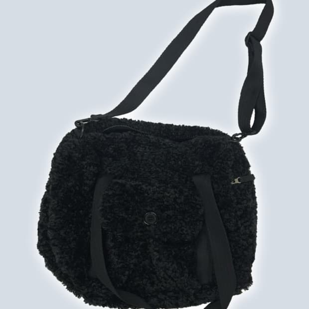 FLUFFY SNAP BOSTON BAG (BLACK)