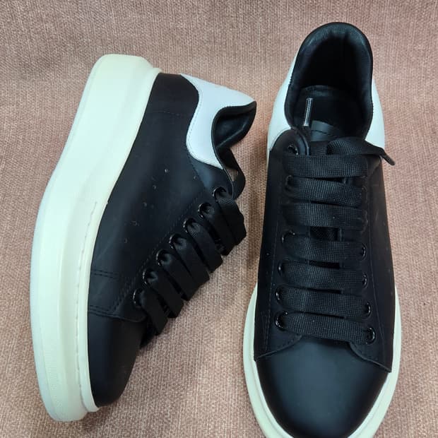 맥퀸 230mm- 오버솔  블랙&화이트