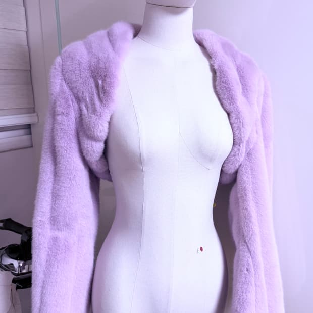 오드원아웃 러블리 크롭 볼레로 퍼자켓