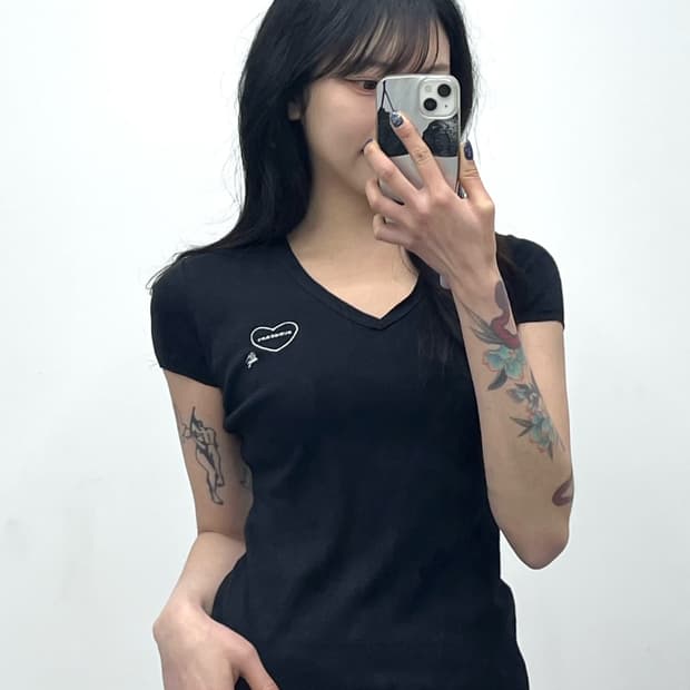 Burberry 블루라벨 하트 패치 브이넥 반팔티